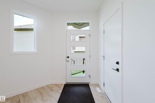42 Chartres Close, St. Albert, AB - Indoor Photo Showing Other Room