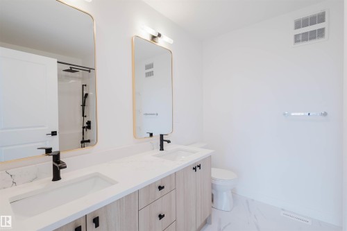 42 Chartres Close, St. Albert, AB - Indoor Photo Showing Bathroom