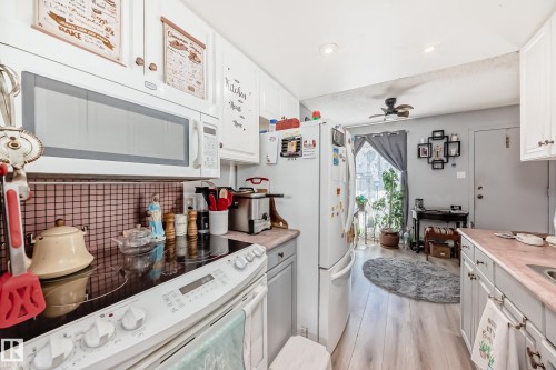 582 Abbottsfield Road, Edmonton, AB - Indoor