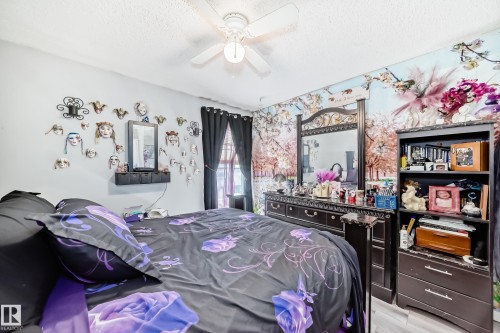 582 Abbottsfield Road, Edmonton, AB - Indoor Photo Showing Bedroom
