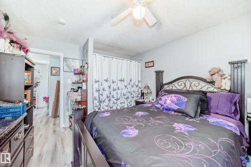 582 Abbottsfield Road, Edmonton, AB - Indoor Photo Showing Bedroom