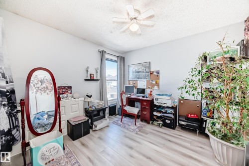 582 Abbottsfield Road, Edmonton, AB - Indoor