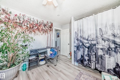582 Abbottsfield Road, Edmonton, AB - Indoor