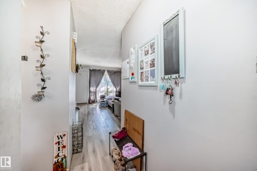 582 Abbottsfield Road, Edmonton, AB - Indoor Photo Showing Other Room