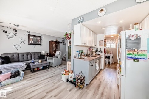 582 Abbottsfield Road, Edmonton, AB - Indoor