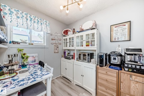 582 Abbottsfield Road, Edmonton, AB - Indoor