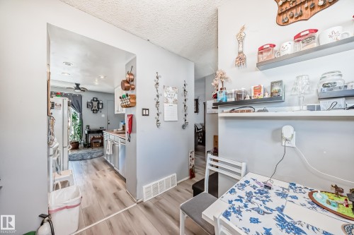 582 Abbottsfield Road, Edmonton, AB - Indoor