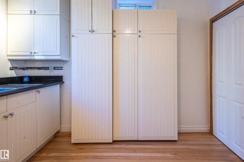 10918 81 Avenue, Edmonton, AB - Indoor Photo Showing Kitchen