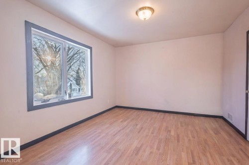 10918 81 Avenue, Edmonton, AB - Indoor Photo Showing Other Room