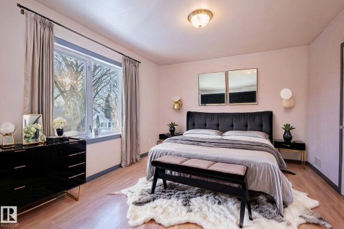10918 81 Avenue, Edmonton, AB - Indoor Photo Showing Bedroom