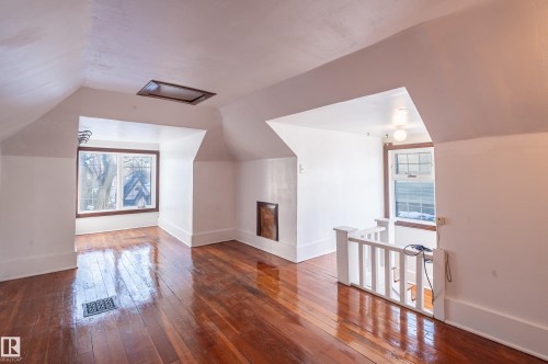 10918 81 Avenue, Edmonton, AB - Indoor Photo Showing Other Room
