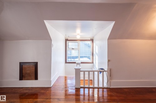 10918 81 Avenue, Edmonton, AB - Indoor Photo Showing Other Room