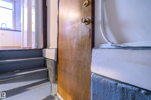 10918 81 Avenue, Edmonton, AB - Indoor