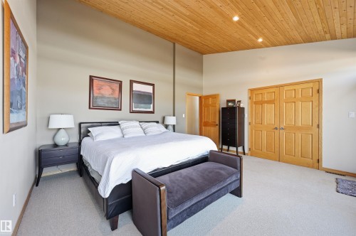15625 Whitemud Road, Edmonton, AB - Indoor Photo Showing Bathroom