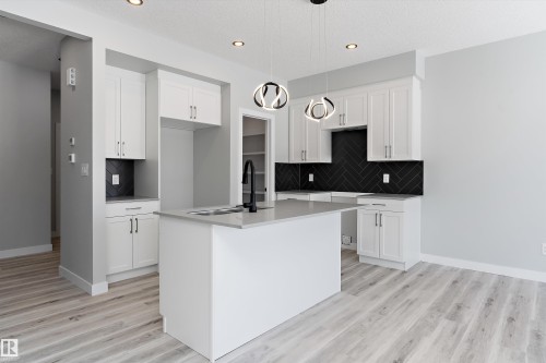 36 Maple Crescent, Gibbons, AB - Indoor Photo Showing Kitchen