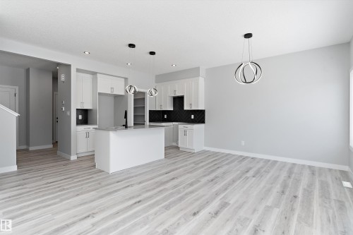 36 Maple Crescent, Gibbons, AB - Indoor Photo Showing Kitchen With Upgraded Kitchen