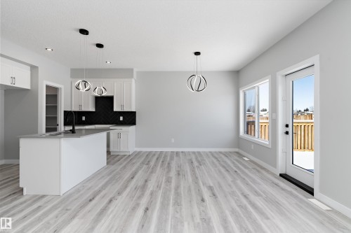 36 Maple Crescent, Gibbons, AB - Indoor Photo Showing Kitchen