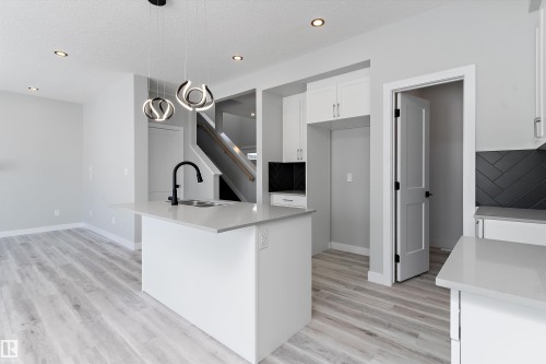 36 Maple Crescent, Gibbons, AB - Indoor Photo Showing Kitchen