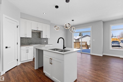 72 Maple Crescent, Gibbons, AB - Indoor Photo Showing Kitchen With Double Sink With Upgraded Kitchen