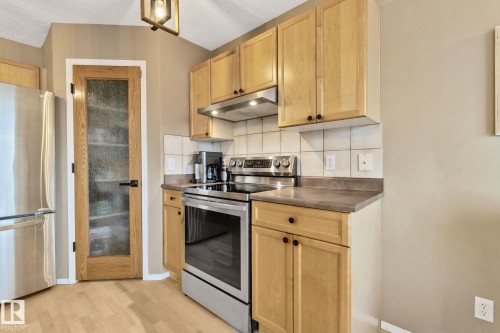 15117 Miller Boulevard, Edmonton, AB - Indoor Photo Showing Kitchen