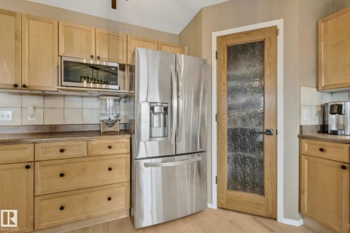 15117 Miller Boulevard, Edmonton, AB - Indoor Photo Showing Kitchen