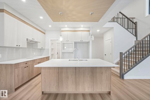 14 Dalquist Bay, Leduc, AB - Indoor Photo Showing Kitchen