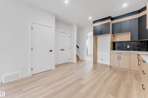 22932 80 Avenue, Edmonton, AB - Indoor Photo Showing Kitchen