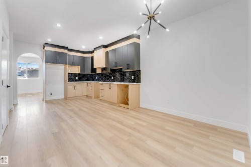 22932 80 Avenue, Edmonton, AB - Indoor Photo Showing Kitchen