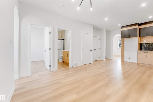 22932 80 Avenue, Edmonton, AB - Indoor Photo Showing Kitchen