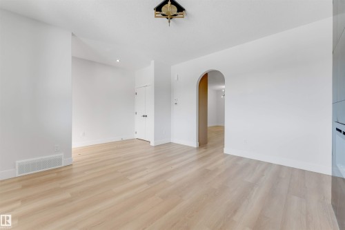 22932 80 Avenue, Edmonton, AB - Indoor Photo Showing Other Room