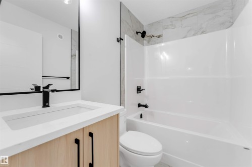 22932 80 Avenue, Edmonton, AB - Indoor Photo Showing Bathroom