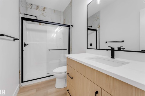 22932 80 Avenue, Edmonton, AB - Indoor Photo Showing Bathroom