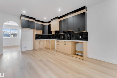 22932 80 Avenue, Edmonton, AB - Indoor Photo Showing Kitchen