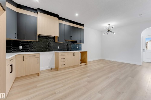 22932 80 Avenue, Edmonton, AB - Indoor Photo Showing Kitchen