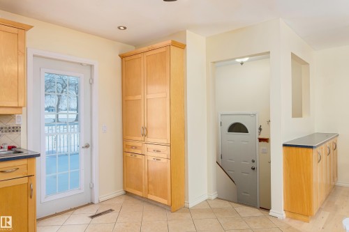 4706 54 Avenue, Barrhead, AB - Indoor