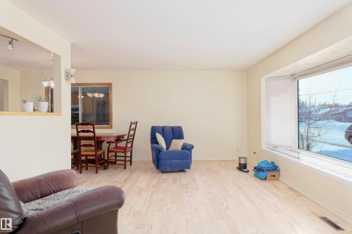 4706 54 Avenue, Barrhead, AB - Indoor Photo Showing Living Room