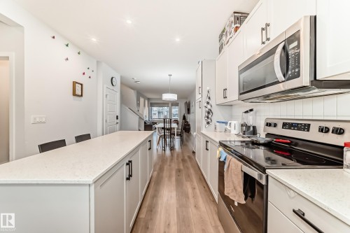 9912 226 Street, Edmonton, AB - Indoor Photo Showing Kitchen With Upgraded Kitchen