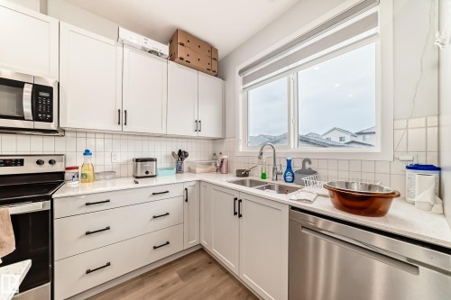 9912 226 Street, Edmonton, AB - Indoor Photo Showing Kitchen With Double Sink With Upgraded Kitchen