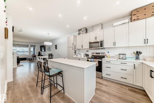 9912 226 Street, Edmonton, AB - Indoor Photo Showing Kitchen With Upgraded Kitchen