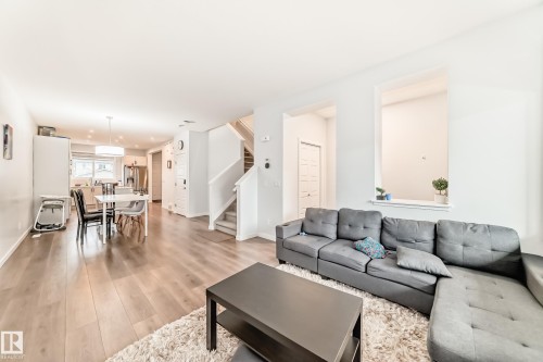 9912 226 Street, Edmonton, AB - Indoor Photo Showing Living Room