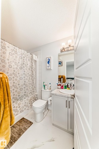 9912 226 Street, Edmonton, AB - Indoor Photo Showing Bathroom