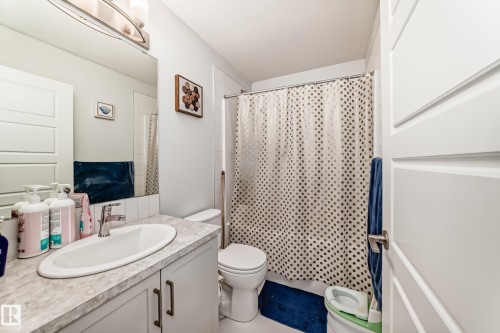 9912 226 Street, Edmonton, AB - Indoor Photo Showing Bathroom