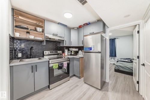 9912 226 Street, Edmonton, AB - Indoor Photo Showing Kitchen