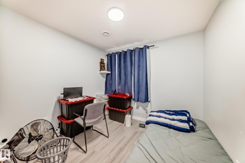 9912 226 Street, Edmonton, AB - Indoor Photo Showing Bedroom