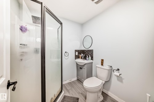 9912 226 Street, Edmonton, AB - Indoor Photo Showing Bathroom