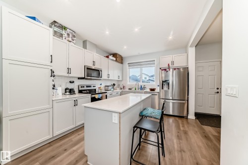 9912 226 Street, Edmonton, AB - Indoor Photo Showing Kitchen