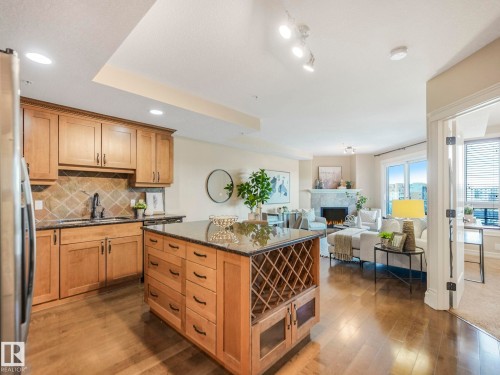 511 10142 111 Street, Edmonton, AB - Indoor Photo Showing Kitchen