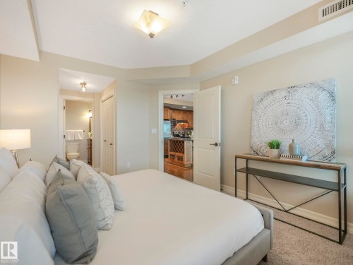 511 10142 111 Street, Edmonton, AB - Indoor Photo Showing Bedroom