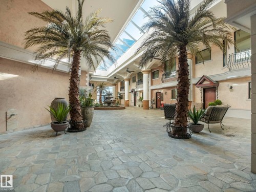 511 10142 111 Street, Edmonton, AB - Outdoor