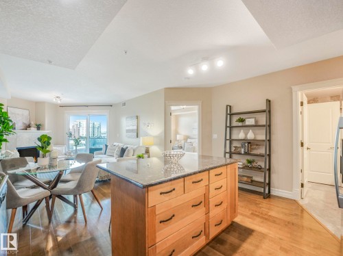 511 10142 111 Street, Edmonton, AB - Indoor